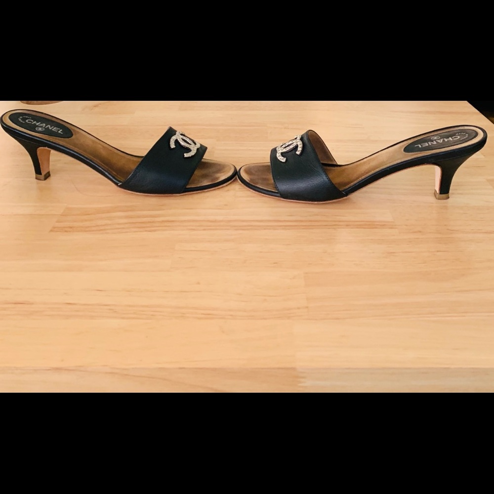 CHANEL blk sandals (slides) w/kitten heels Size 37 - Picture 10 of 12